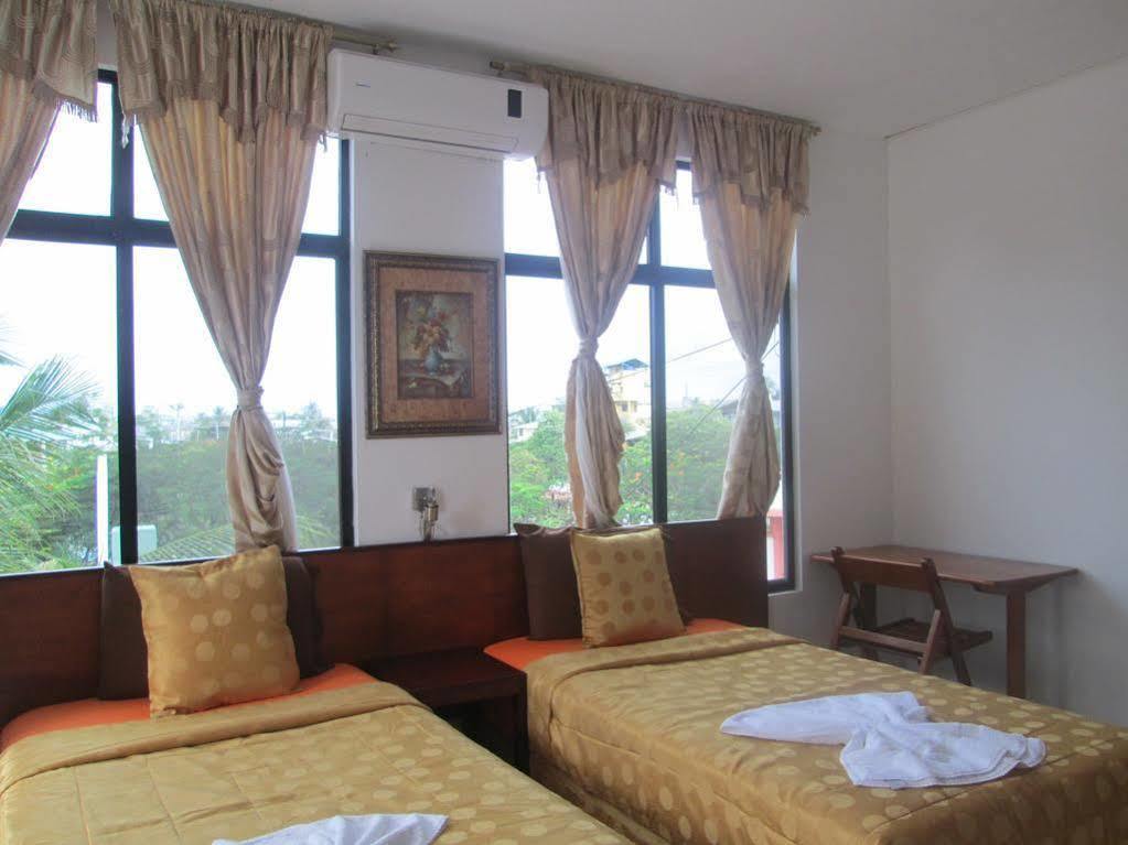 Hotel Dejavu Puerto Ayora  Extérieur photo