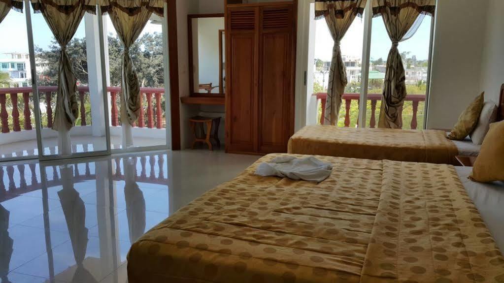 Hotel Dejavu Puerto Ayora  Extérieur photo