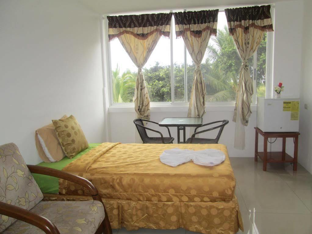 Hotel Dejavu Puerto Ayora  Extérieur photo
