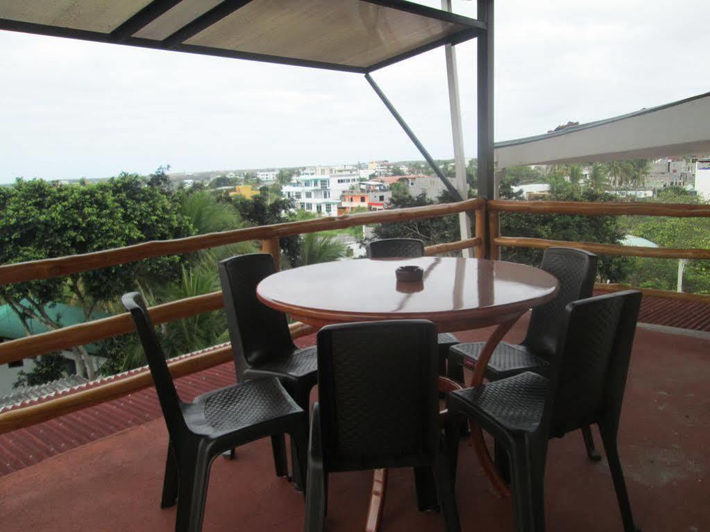 Hotel Dejavu Puerto Ayora  Extérieur photo