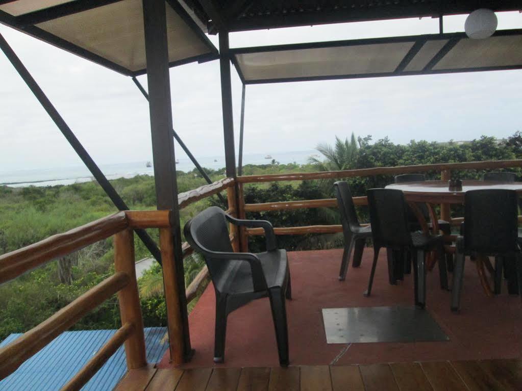 Hotel Dejavu Puerto Ayora  Extérieur photo