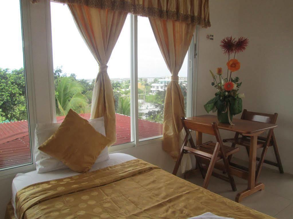 Hotel Dejavu Puerto Ayora  Extérieur photo