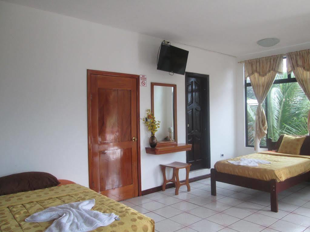 Hotel Dejavu Puerto Ayora  Extérieur photo
