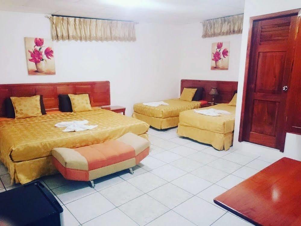 Hotel Dejavu Puerto Ayora  Extérieur photo