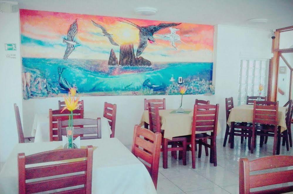 Hotel Dejavu Puerto Ayora  Extérieur photo