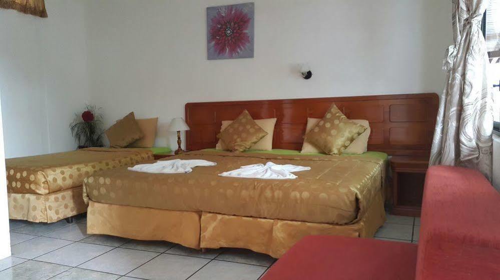 Hotel Dejavu Puerto Ayora  Extérieur photo