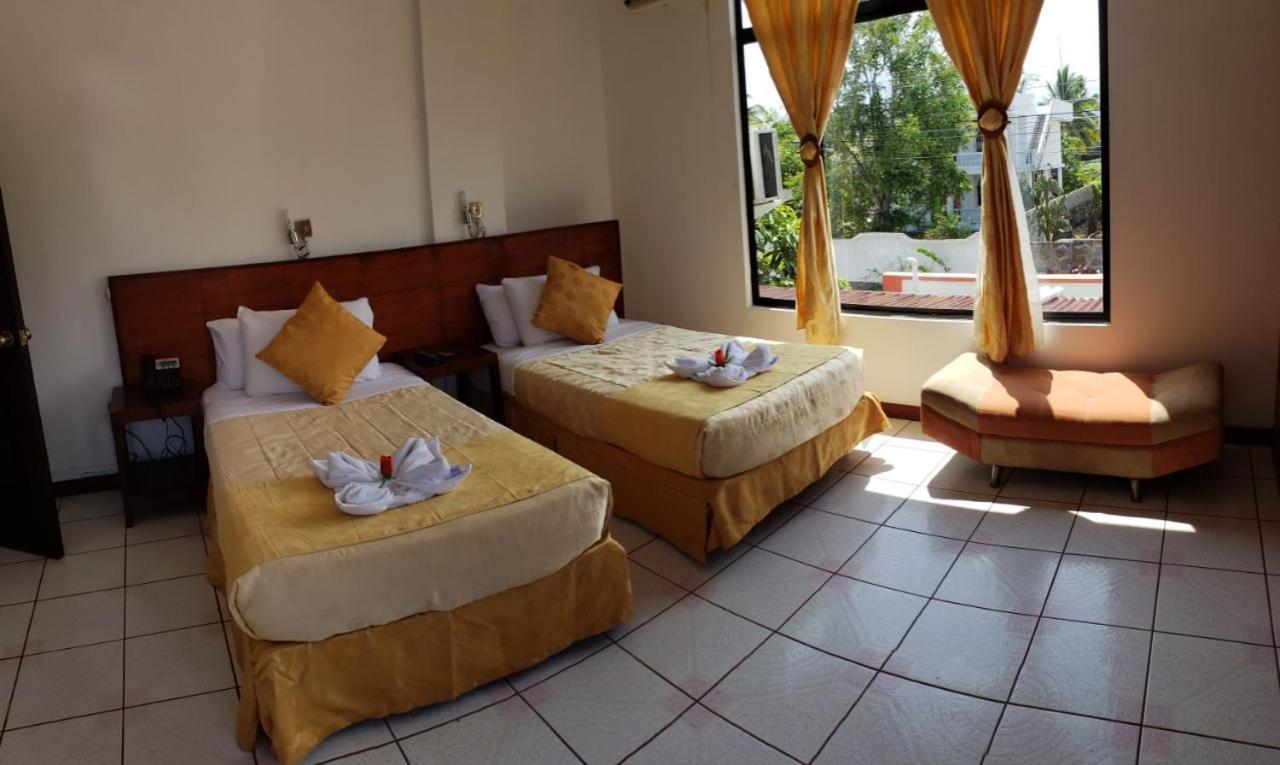 Hotel Dejavu Puerto Ayora  Extérieur photo