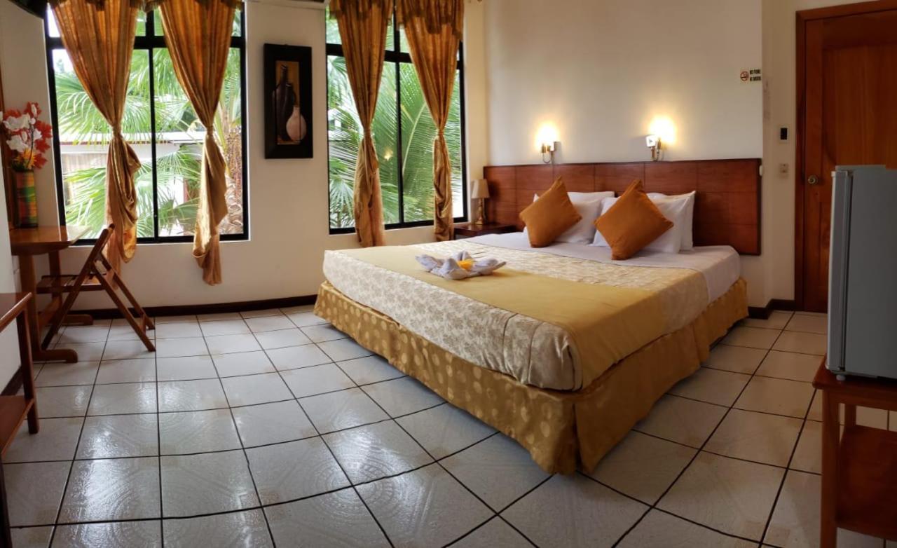 Hotel Dejavu Puerto Ayora  Extérieur photo