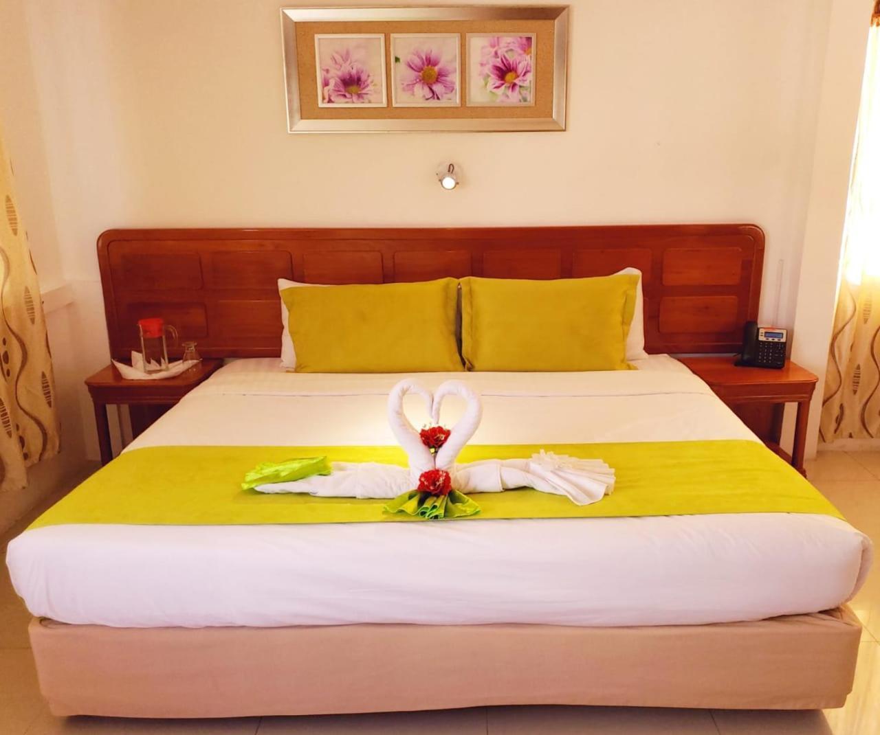 Hotel Dejavu Puerto Ayora  Extérieur photo