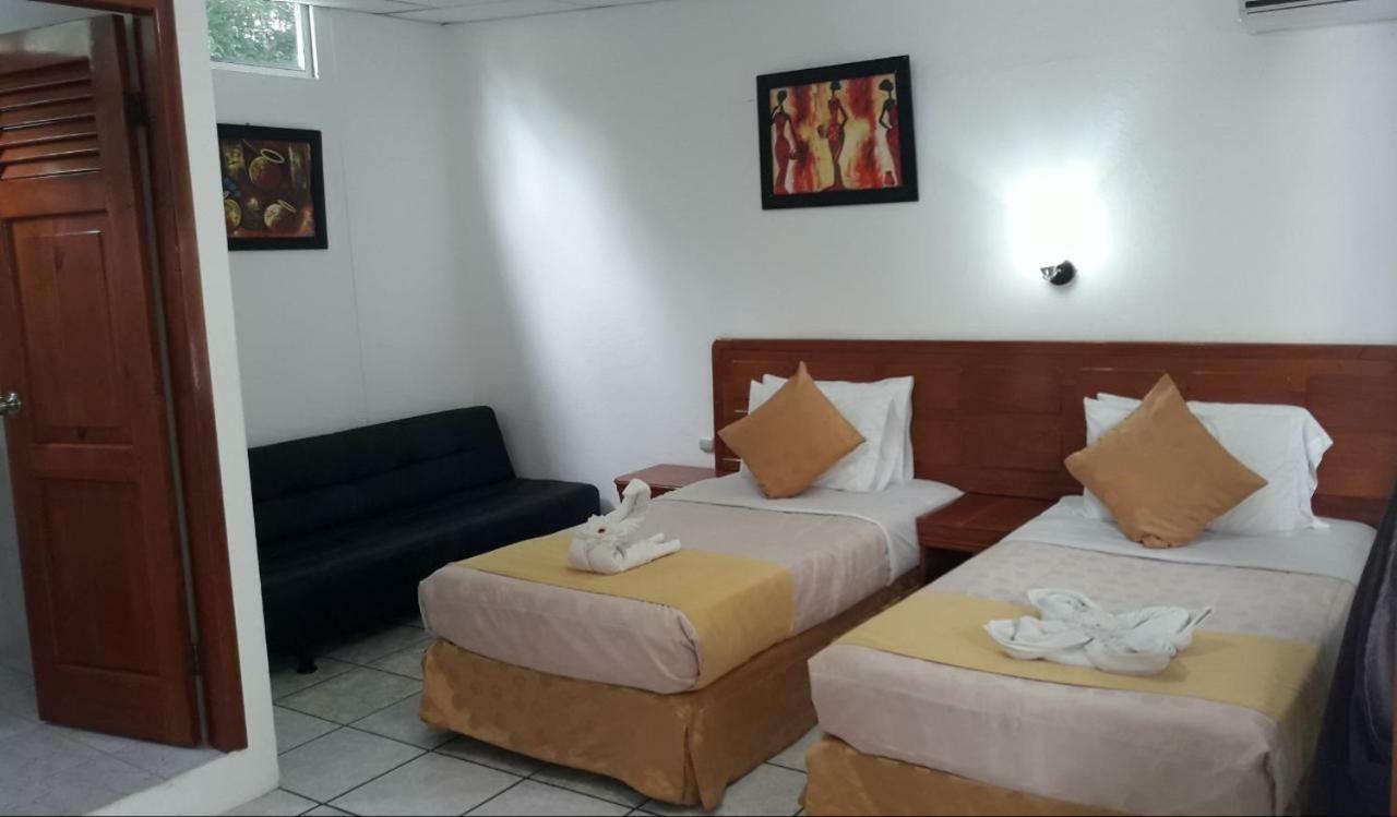 Hotel Dejavu Puerto Ayora  Extérieur photo