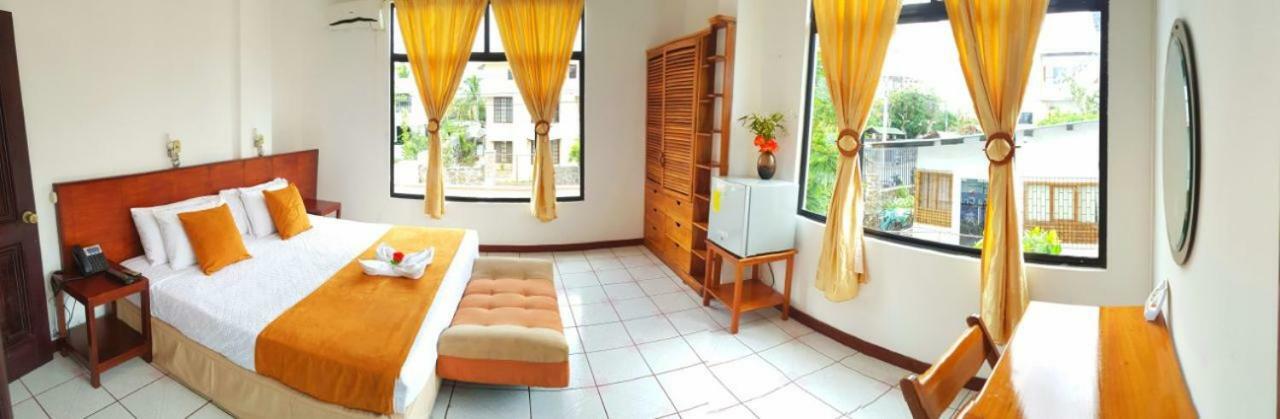 Hotel Dejavu Puerto Ayora  Extérieur photo