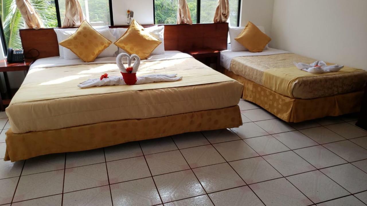 Hotel Dejavu Puerto Ayora  Extérieur photo