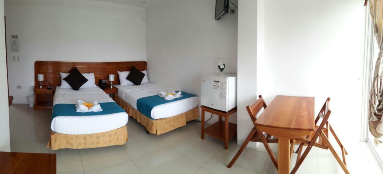 Hotel Dejavu Puerto Ayora  Extérieur photo